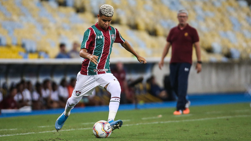 A 9ª Vara do Trabalho do Rio de Janeiro deu sentença favorável ao meia Miguel, do Fluminense. A juíza Daniela Valle da Rocha Muller aceitou o pedido de rescisão do contrato do meia com o Fluminense pelo não recolhimento do FGTS. A equipe carioca ainda pode recorrer. Relembre outros 25 casos no futebol brasileiro em que um jogador acionou a Justiça para rescindir seu contrato. Confira!