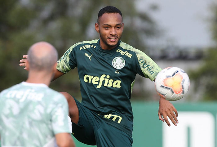 Fabrício - Palmeiras - Atacante - 19 anos: Fabrício chamou a atenção quando marcou mais de 40 gols pela categoria Sub-17 do Palmeiras em 2018, mas sofreu com lesões em 2019 e no início de 2020. No final de 2020, voltou o Sub-20 marcando gols e já foi relacionado por Abel Ferreira em jogos do Brasileirão.