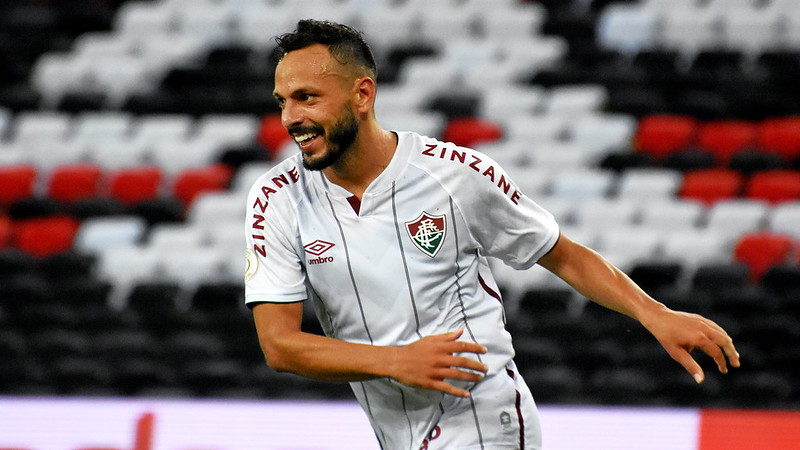 ESQUENTOU - Se por um lado o lateral-esquerdo Reinaldo pode trocar o São Paulo pelo Fluminense, há jogadores que podem fazer o caminho inverso nessa nova janela de transferências. Após um pedido do técnico Rogério Ceni, o Tricolor paulista vai iniciar as negociações para tirar da equipe carioca o volante Yago Felipe.