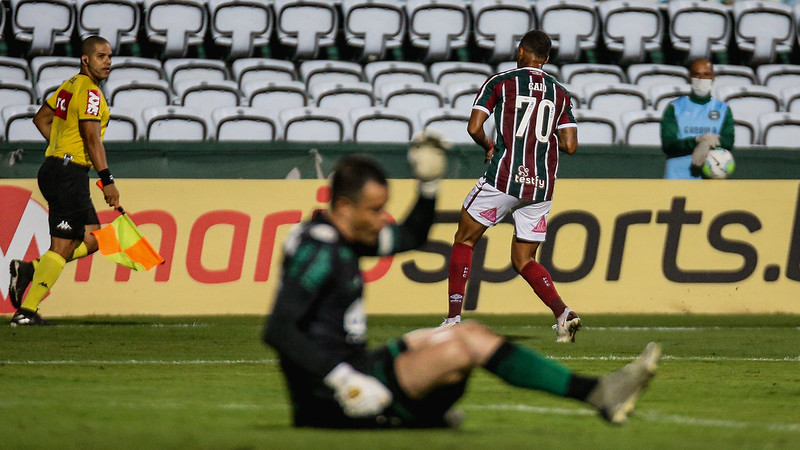 Caio Paulista - Inicialmente emprestado até dezembro de 2020, o atacante sofreu com críticas da torcida ao longo da passagem pelo Fluminense. O jogador foi o reserva mais utilizado da temporada e acabou renovando o vínculo até o fim deste ano.