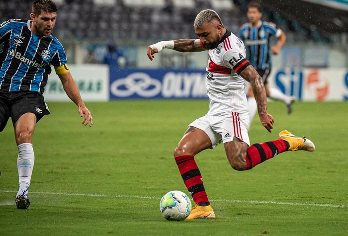 De virada, o Flamengo venceu o Grêmio por 4 a 2, nesta quinta-feira, em Porto Alegre, em partida atrasada válida pela 23ª rodada do Brasileirão. Os destaques da vitória estiveram no setor ofensivo. Não poderia ser diferente. Confira as notas do LANCE! (Por Matheus Dantas - matheusdantas@lancenet.com.br)