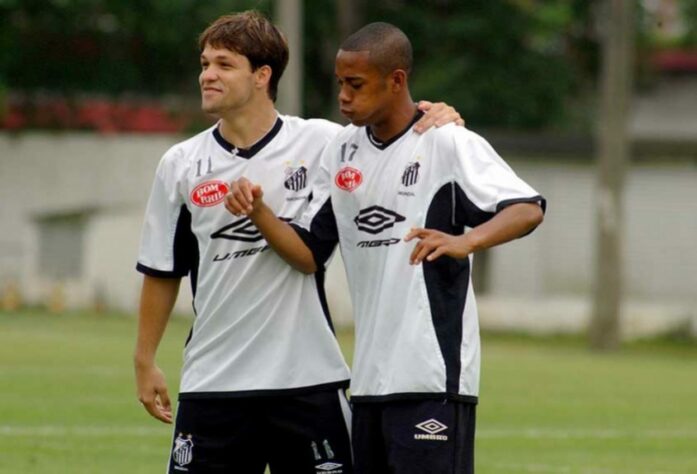 Diego e Robinho - Santos: O meia e o atacante brilharam juntos ainda muito jovens, em campanha surpreendente do Santos no Brasileiro de 2002. O Peixe acabou sendo campeão e os garotos viraram mania na época. No ano seguinte, ainda levaram o Santos para a final da Libertadores, acabando com o vice.