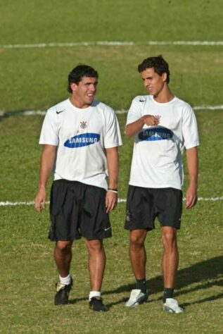 Tévez e Nilmar - Corinthians: Os atacantes tiveram grandes momentos juntos pelo Corinthians. O argentino e o brasileiro conquistaram o Brasileirão de 2005.