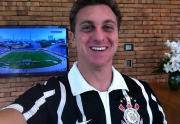 O apresentador Luciano Huck, que vai assumir o "Domingão" a partir do dia 5 de setembro, é torcedor assumido do Corinthians.
