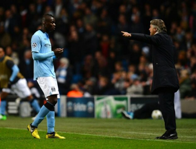 Também em 2013, durante um treino do Manchester City, o treinador Roberto Mancini e o atacante Mario Baloteli trocaram empurrões e precisaram ser separados. O fato ocorreu após o técnico repreender o italiano por uma entrada mais forte em um companheiro de equipe.