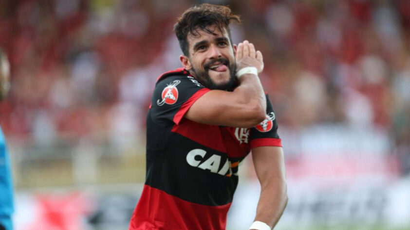 Henrique Dourado: após se destacar pelo Fluminense, Henrique Dourado chegou ao Flamengo com outro status, mas não foi o artilheiro de outros tempos e na primeira oportunidade, foi vendido ao Henan Construction por 5,2 milhões de euros.