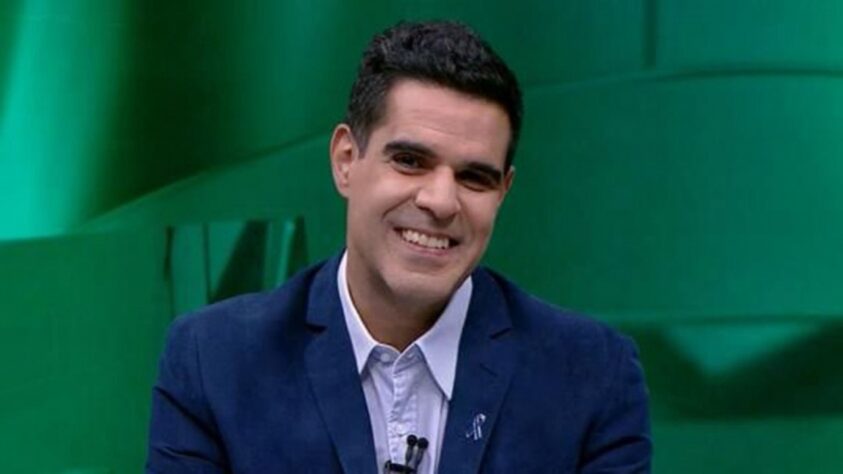 Durante a transmissão de Chelsea x Norwich pela temporada 2021/2022 da Premier League, Paulo Andrade, narrador da ESPN, mandou um abraço para o Kaique Cando. Percebendo a brincadeira, ele mostrou bom humor.