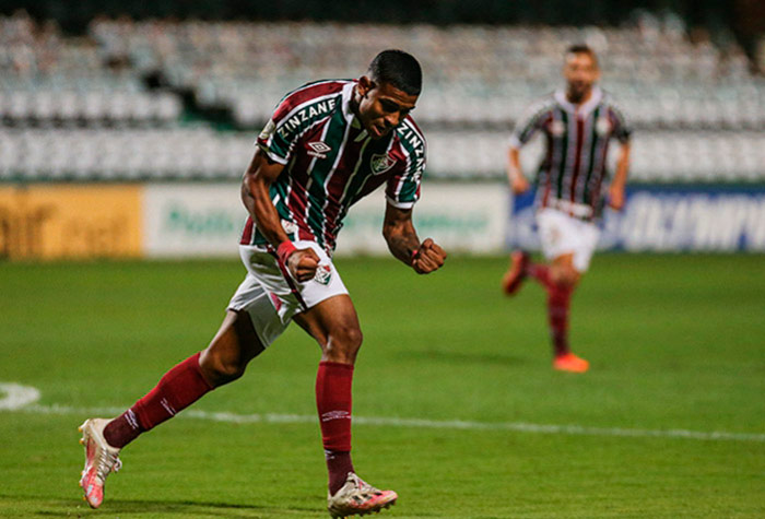 7º colocado – Fluminense (47 pontos/31 jogos): 0.03% de chances de ser campeão; 21.8% de chances de Libertadores (G6); 0.00% de chances de rebaixamento.