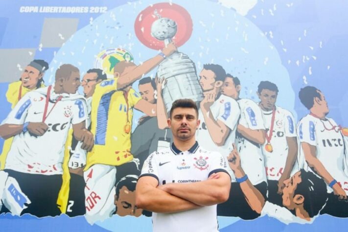 FECHADO - O ex-meia Alex está de volta ao Corinthians. O clube anunciou nesta quinta (14) o retorno do jogador, que encerrou a carreira em 2016, para a coordenação técnica da base e equipe sub-23 do Timão.