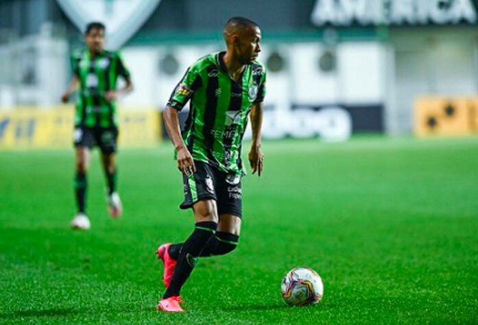 Ademir - Camisa 10 do América-MG, o atacante costuma atuar pelo lado direito e se destacou na Série B. Tem contrato com o clube mineiro até o fim do ano.