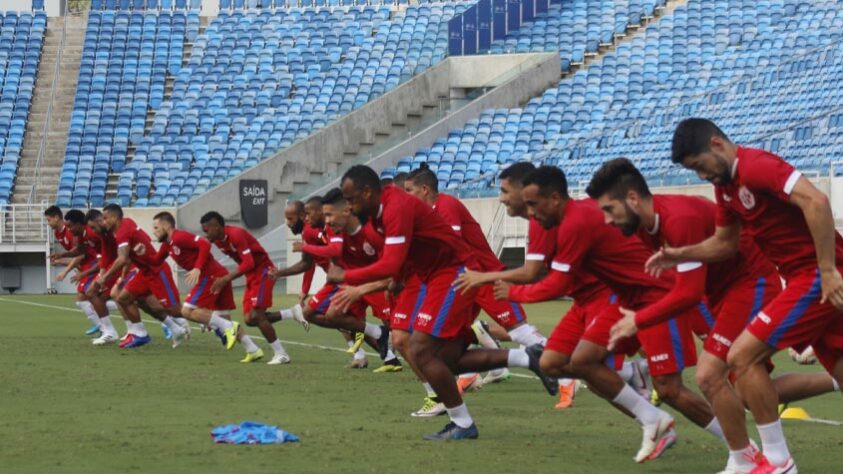 Fez boa apresentação no Brasileiro de 1997 e, 1998, até tentou, mas não conseguiu continuar na elite do futebol nacional e acabou rebaixado.  Na Copa do Brasil de 2000, o América chegou as fases finais pela primeira vez. Depois, foi da Série C para a A em apenas dois anos (2005 e 2006), mas depois viveu novas crises e não se firmou mais no cenário nacional.