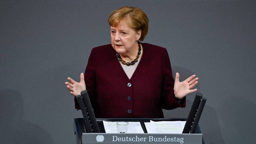 Angela Merkel, chanceler alemã, é torcedora do Borussia Dortmund.