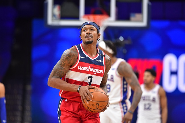 PRECISA DE UM MILAGRE: Washington Wizards - Com a saída da principal estrela do time Westbrook, os Wizards terão uma temporada de reformulação, liderados por Bradley Beal, a equipe contou com reforços pontuais, como o de Dinwiddie, mas que devem servir para manter a disputa pela última vaga dos playoffs viva.