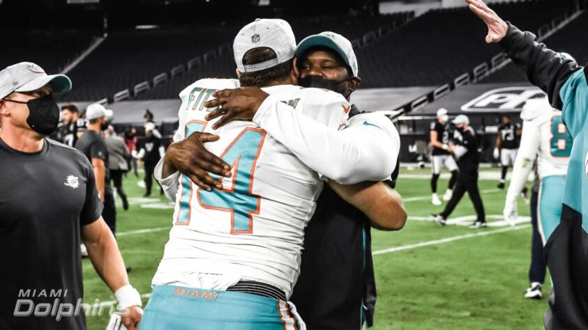 Brian Flores (Miami Dolphins): antes da semana 17, Flores era um dos principais candidatos ao prêmio, mas a derrota para Buffalo, que deixou os Dolphins de fora dos playoffs, fez com que o head coach despencasse na lista. Ainda assim, ele foi responsável por transformar esse time da água para o vinho em um ano.