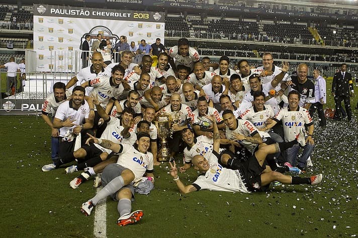 2013 - Naquele ano, o Timão se sagrou campeão paulista ao bater o Santos por 2 a 1 na ida (Pacaembu) e empatar em 1 a 1 na volta (Vila Belmiro).