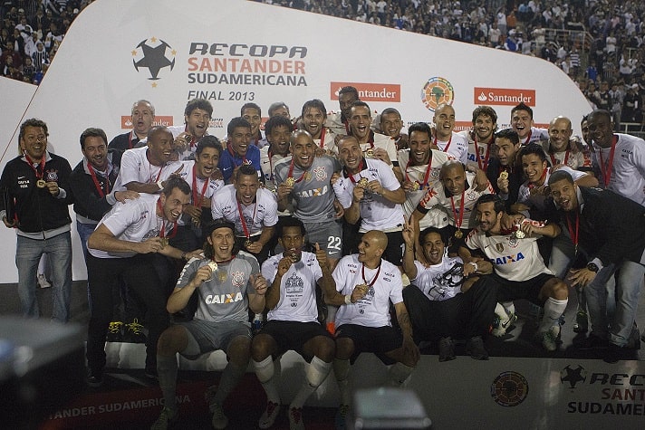 Recopa com Majestoso - Corinthians Campeão da Recopa Sul-Americana 2013 - 17/7/2013 - Conquistou seu quarto título com a camisa do Corinthians ao bater o São Paulo com vitórias na ida e na volta.