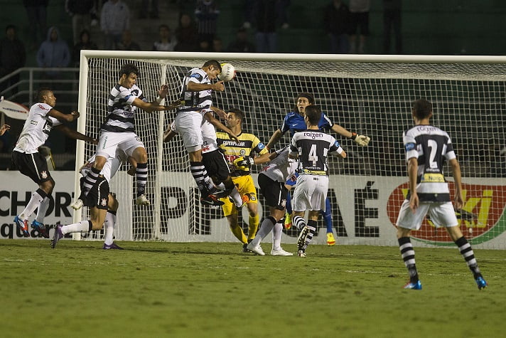 Estreia - Corinthians 1 x 0 XV de Piracicaba - 28/3/2012 - Paulistão - Até então reserva, Cássio fez seu primeiro jogo oficial pelo clube e não decepcionou. Acabou salvando o time de um empate nos minutos finais do duelo pelo estadual.