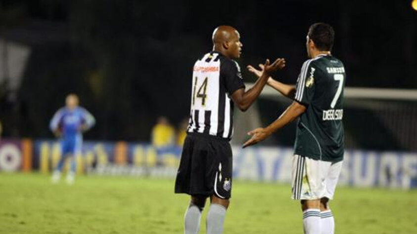 Semifinal Campeonato Paulista 2009 - No Paulistão de 2009, o Santos venceu o Palmeiras duas vezes por 2 a 1 e sagrou-se campeão. Mas, o fato que chamou mais atenção foi a briga entre Domingos e Diego Souza. O zagueiro entrou nos minutos finais, no lugar de Neymar, e em poucos minutos, arrumou confusão com o atacante palmeirense e causou uma briga generalizada.