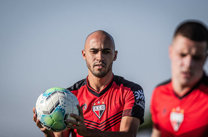 Alvo do Fortaleza - Dudu (lateral-direito) - O Tricolor começou as conversas pelo lateral Dudu, do Atlético-GO. A negociação foi confirmada pelo presidente Adson Batista, do Dragão.