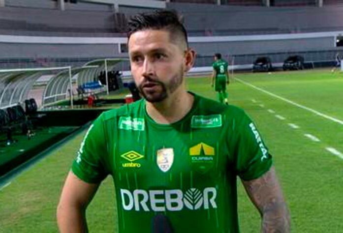 O meia Élvis foi o principal armador da campanha que levou o Cuiabá para a divisão de cima do futebol brasileiro. Ele deu seis assistências em 29 partidas e ajudou a equipe.