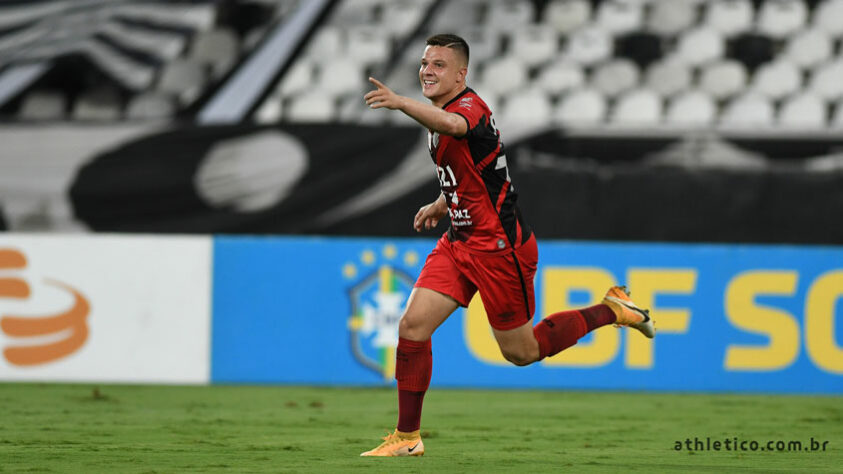 ATHLETICO-PR - SOBE - RENATO KAYZER teve novo jogo inspirado pelo Furacão, ao marcar um gol e fazer a jogada que culminou no gol de Cittadini. Além disto, na reta final SANTOS ratificou o triunfo por 2 a 0 com defesas providenciais. / DESCE - JONATHAN - Foi envolvido em alguns momentos pela marcação alvinegra e deu margem para conclusões de Kalou e Pedro Raul.