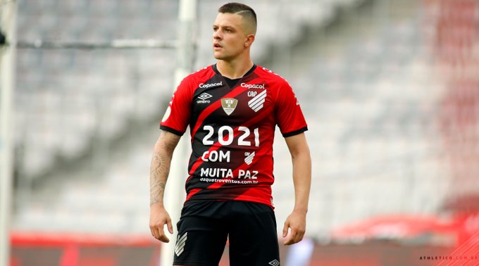 8º - Athletico Paranaense: 20 pontos - seis vitórias - dois empates - nove derrotas - 15 gols feitos - 19 gols sofridos.