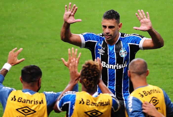 7º colocado – Grêmio (52 pontos/33 jogos): 0.0% de chances de ser campeão; 82.3% de chances de Libertadores (G6); 0% de chances de rebaixamento.