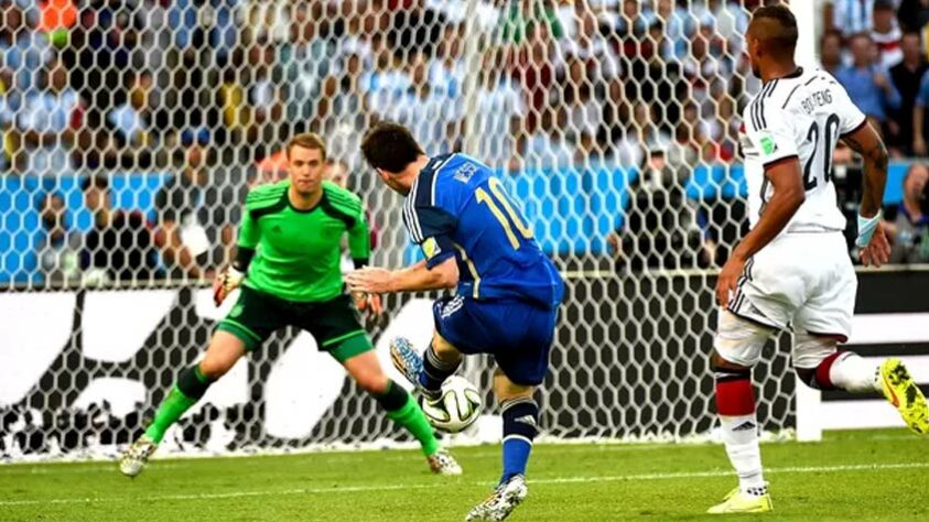 Copa do Mundo do Brasil - 2014: a Argentina entrou na Copa do Mundo de 2014 cada vez mais "Messidependente". No Mundial do Brasil, o camisa 10 fez vários gols decisivos para a Albiceleste, que foi derrotada na final, no Maracanã, pela Alemanha, por 1 a 0. Mesmo com o gosto amargo do vice-campeonato, Messi foi eleito o melhor jogador do torneio.