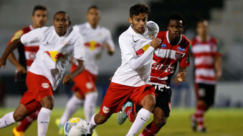 Gustavo Scarpa - Hoje importante peça no Palmeiras de Abel Ferreira, Gustavo Scarpa chegou a ser emprestado pelo Fluminense ao Red Bull Brasil, em 2015. Lá, fez poucas partidas e retornou ao Rio de Janeiro.