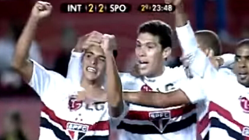 Campeonato Brasileiro 2009 - Numa partida que reuniu craques como Nilmar, Hernanes, Giuñazu, Marlos, Taison, Washington, o Internacional abriu 2 a 0 com dois gols de Alecsandro. O São Paulo empatou com Hernanes e Jean. No primeiro tempo, Washington ainda perdeu pênalti para os gaúchos