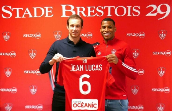 FECHADO - Sem espaço no Lyon, Jean Lucas foi anunciado como o novo reforço do Stade Brestois 29, da França. O meio-campista brasileiro chega por empréstimo até o final da atual temporada e o contrato não tem nenhuma cláusula de compra.