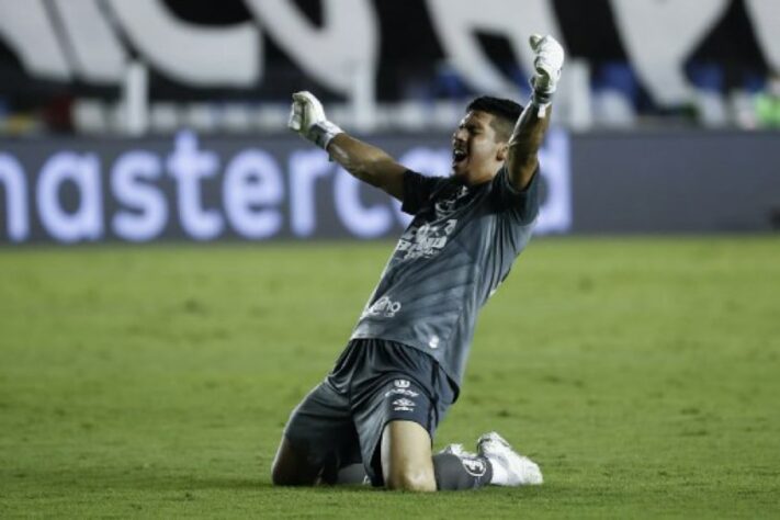 GOLEIRO: João Paulo (Santos) – Começou a temporada como terceira opção no banco do Santos, mas assumiu a meta do Peixe após a saída de Everson e a lesão de Vladimir. Com grandes atuações na Libertadores e no Brasileiro, alternou a posição com John, mas recuperou a titularidade no início de 2021.