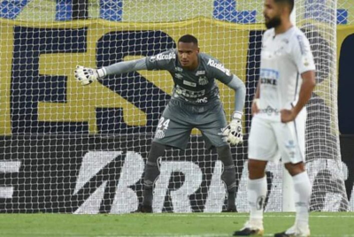 John (Goleiro) - Time: Santos - Jogos: 1 - 26 anos - Contrato até 31/12/2024 - Situação: Reserva de João Paulo - Valor de mercado: 600 mil euros (R$ 3,2 milhões)