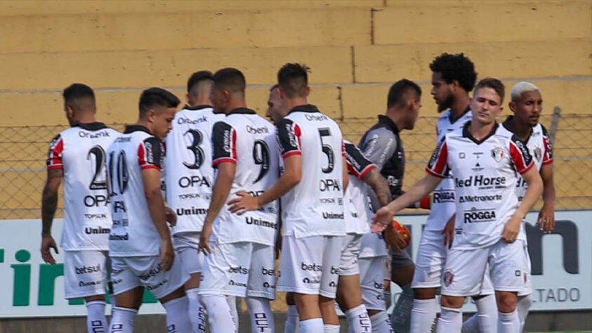 Joinville: O tricolor catarinense disputou a Série A do Brasileirão em 2015, mas foi rebaixado neste mesmo ano. Atualmente, a equipe disputa a Série D. Nesta última edição da quarta divisão, o Joinville terminou em sexto colocado do grupo 8. Portanto, não avançou à segunda fase da competição.