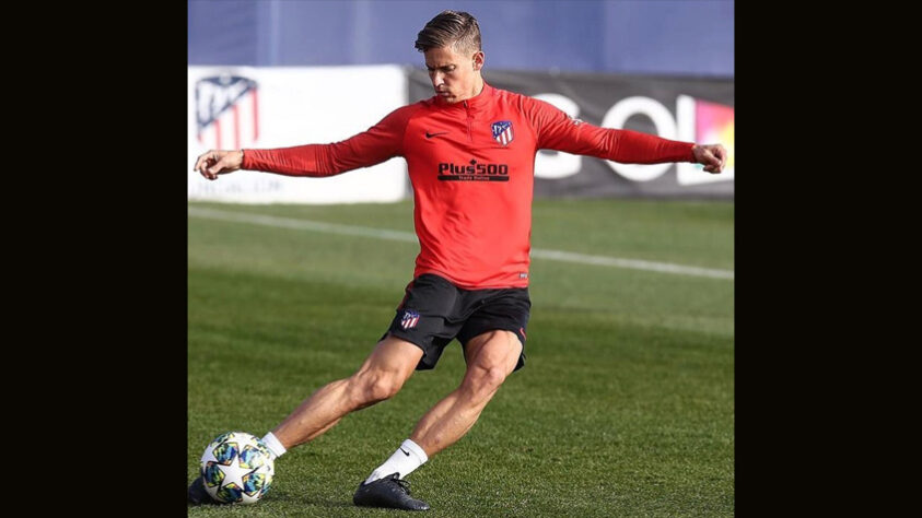 Marcos Llorente: Até ser comprado pelo Atlético de Madrid, Llorente não passava de um simples volante. Porém Simeone reinventou o jogador e colocou o meia mais avançado, fazendo muito sucesso logo de cara e resultando em muitos gols e assistências.