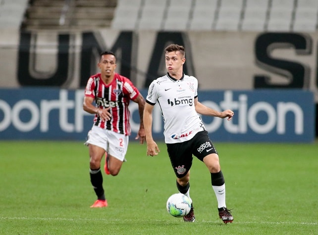 Lucas Piton - Clube: Corinthians - Posição: lateral-esquerdo - Idade: 20 anos Jogos no Brasileirão 2021: 3 - Situação no clube: concorrência na posição