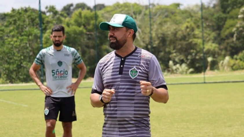 FECHADO - Após o fim da Série C, Luizinho Lopes e o Manaus FC encerraram o contrato de forma amigável. O bom trabalho do treinador despertou interesse de equipes da Série C e D, porém não houve definição até o momento por parte do staff do treinador.