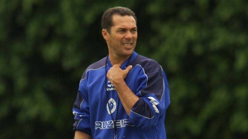 Vanderlei Luxemburgo era o técnico do Cruzeiro na conquista do Campeonato Brasileiro de 2003. Atualmente, ele é o comandante do Vasco.