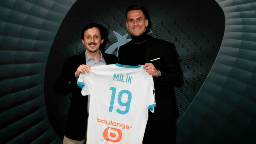 FECHADO - A janela de transferências de inverno na Europa segue movimentada. Nesta quinta-feira, o Olympique de Marselha anunciou a contratação do atacante polonês Arkadiusz Milik. O atleta, que pertence ao Napoli, chega por empréstimo de 18 meses, até junho de 2022.