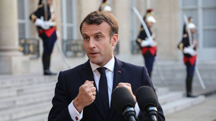 O líder francês Emmanuel Macron torce para o Olympique de Marselha.