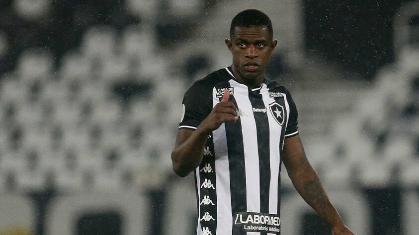 FECHADO - O Fortaleza anunciou a contratação do zagueiro Marcelo Benevenuto, do Botafogo. O jogador chega ao Leão do Pici por empréstimo até o fim da temporada de 2021. Esta é a primeira vez que o jogador formado na base do Alvinegro atuará por outro clube.