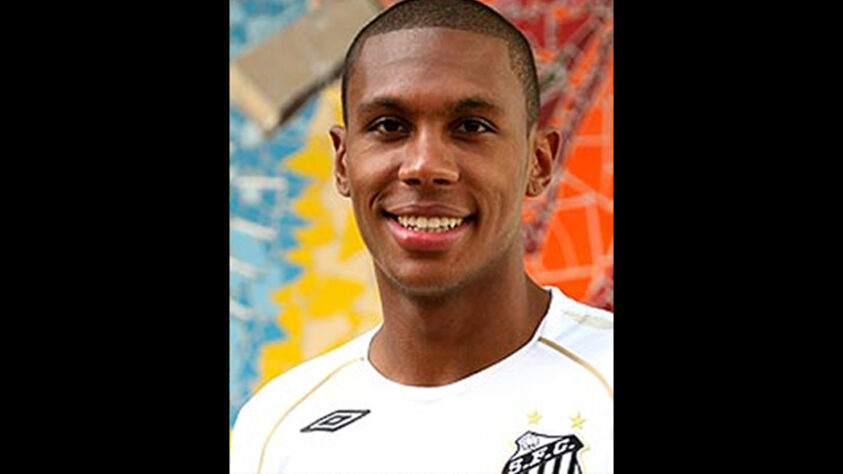 Marcelo - Zagueiro que jogou no Santos entre 2007 e 2008, não se firmou na Vila Belmiro. Hoje, é titular e fundamental para o Lyon, da França.