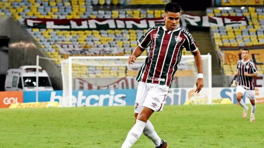 FECHADO - Integrado ao time profissional, o volante Nascimento renovou o contrato com o Fluminense até 31 de dezembro de 2023. O novo vínculo já foi registrado na terça-feira no Boletim Informativo Diário (BID) da CBF. O anterior se encerrava em junho deste ano e, portanto, o jogador de 21 anos poderia assinar um pré-contrato com qualquer outra equipe.