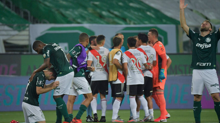 No duelo de volta, o roteiro se inverteu. A equipe de Abel Ferreira estava desorganizada e abalada em campo. O River Plate aproveitou e abriu 2 a 0. Os argentinos flertaram e quase fizeram o terceiro, mas o Verdão se segurou e avançou. Na final, venceu o Santos com gol de Breno Lopes nos minutos finais da partida, conquistando a Libertadores pela segunda vez.