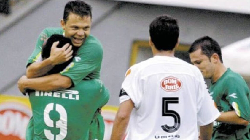 Campeonato Brasileiro de 2004 - Na campanha do título de 2004, que contou com Luxa, Diego e Robinho, o Peixe foi goleado em casa pelo Palmeiras, recém promovido à primeira divisão. Vágner Love fez dois gols e o Verdão venceu por 4 a 0.