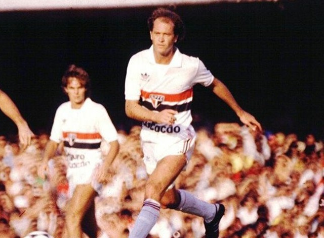 Amistoso 1985 - Após fazer enorme sucesso na Roma, Paulo Roberto Falcão, ídolo do Internacional, voltou ao Brasil para atuar no São Paulo. No jogo de estreia, um amistoso, o São Paulo venceu por 1 a 0, com gol contra do zagueiro colorado Mauro Galvão.