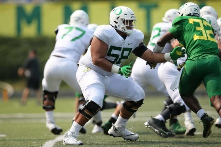 5º Cincinnati Bengals - Penei Sewell (OT - Oregon): O principal prospecto de linha ofensiva cai de bandeja para o time que mais precisa reforçar a posição. Sewell será por anos protetor do lado cego de Joe Burrow.