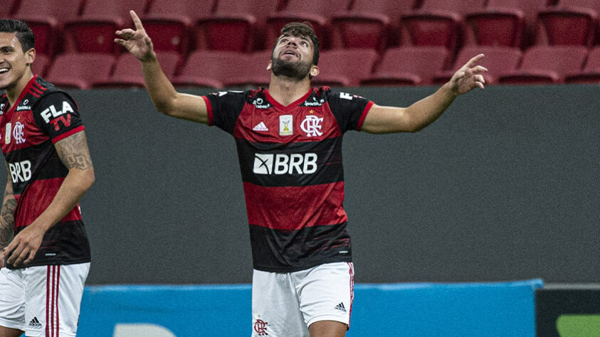 FECHADO - Pepê está de malas prontas para deixar o Flamengo. Nesta quinta-feira, o meia foi ao Ninho do Urubu se despedir dos companheiros, comissão técnica e demais funcionários do clube antes de embarcar e acertar com o Cuiabá por três anos. A informação inicial é do "Uol" - e foi confirmada pelo LANCE!. 