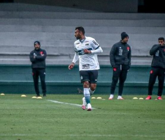 FECHADO - O Coritiba foi pego de surpresa nesta terça-feira. O volante Ramón Martínez procurou a diretoria do Coxa e pediu a rescisão do seu contrato, pois recebeu proposta de outro clube.