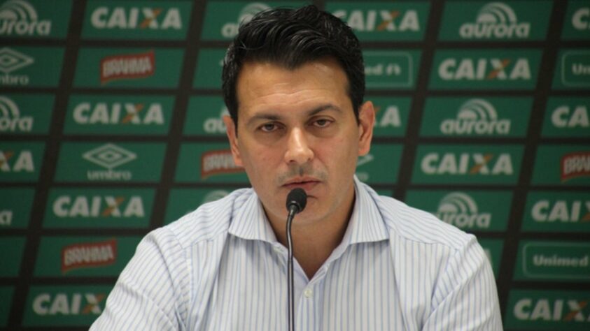 Outro que chegou para a diretoria foi Rui Costa. O profissional é o diretor-executivo do São Paulo e entrou no lugar de Raí. 